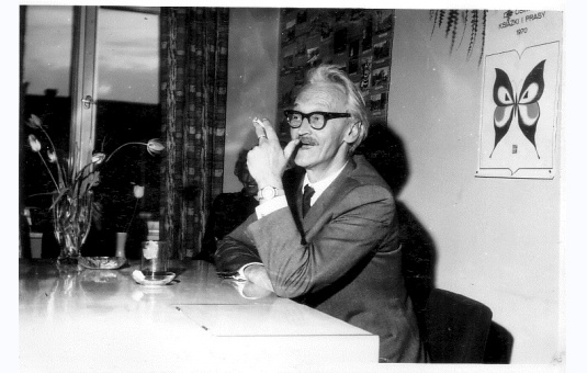 Img Kornel Filipowicz na spotkaniu w Andrychowie. 1970 rok. Fot. Wikipedia