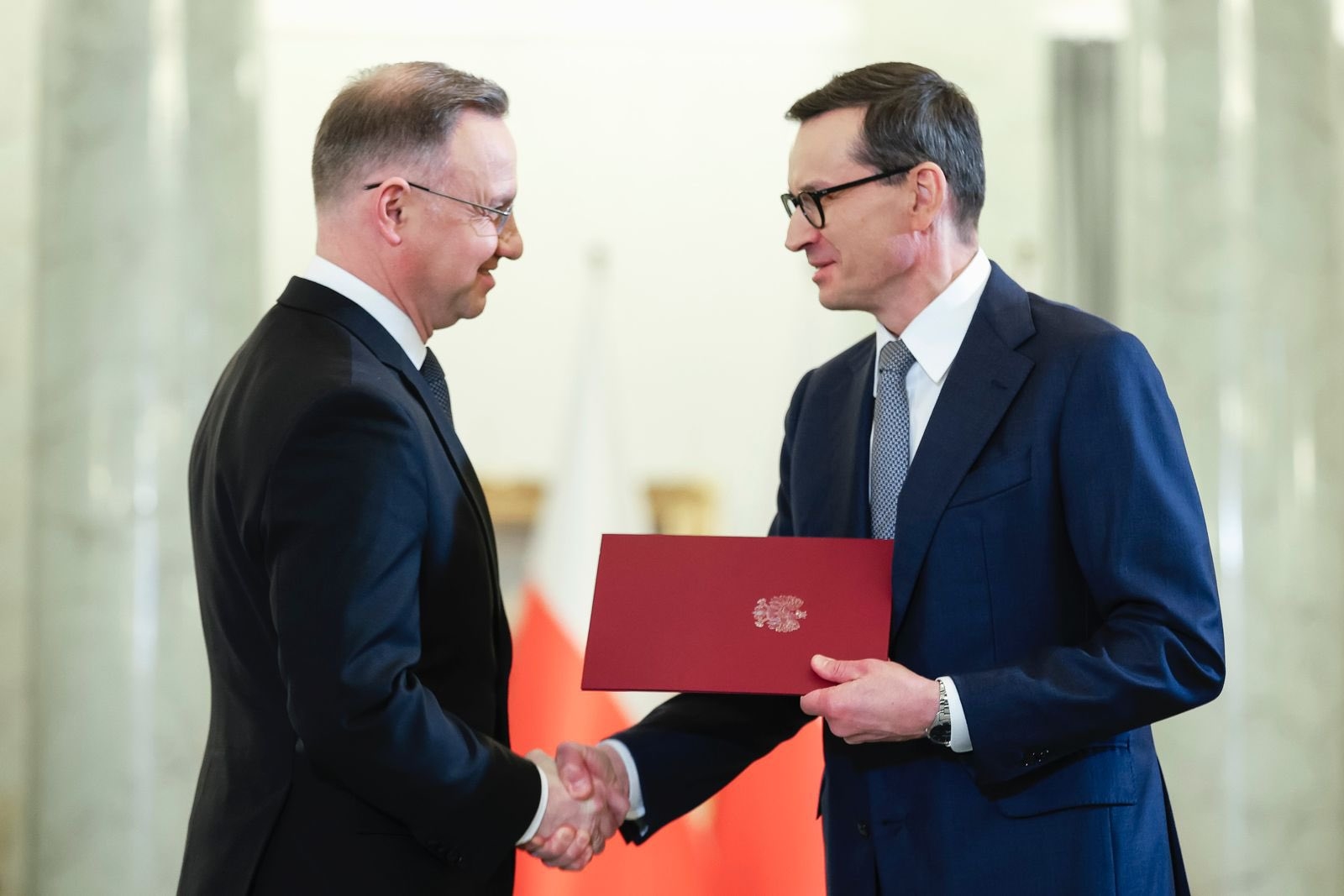 Img Prezydent Andrzej Duda (z lewej) zaprzysiągł Mateusza Morawieckiego na premiera. Fot. X/Kancelaria Premiera RP