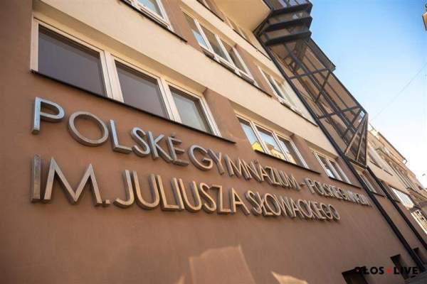 Image Mamy stanowisko województwa w sprawie obniżenia liczby uczniów w Polskim Gimnazjum. Zaskoczeni?