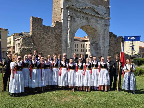 Image Folklor górniczy nad włoskim morzem. „Błędowice” pokazały klasę 