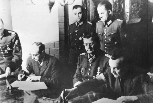 Image 81 lat temu skończyło się powstanie warszawskie