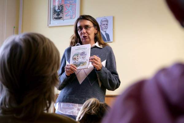 Image Wędrynia: Regina Golińska-Barancewicz lekko o trudnych sprawach