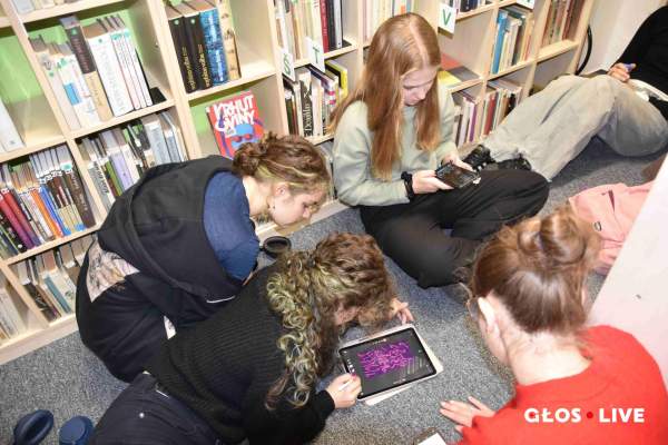 Image Czeski Cieszyn: Gimnazjaliści robili reklamę na książkę