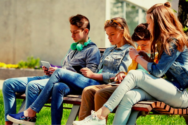 Image Młodzieżowe Słowo Roku 2025: szponcić, OKPA a może skibidi?