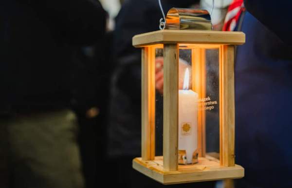 Image 7 grudnia przekazanie Betlejemskiego Światła Pokoju 