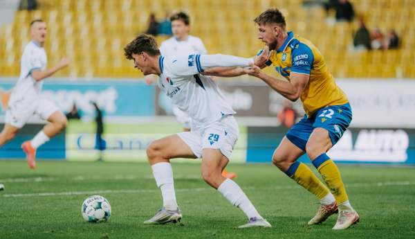 Image Pod prysznicem: Wrzuceni na głęboką wodę