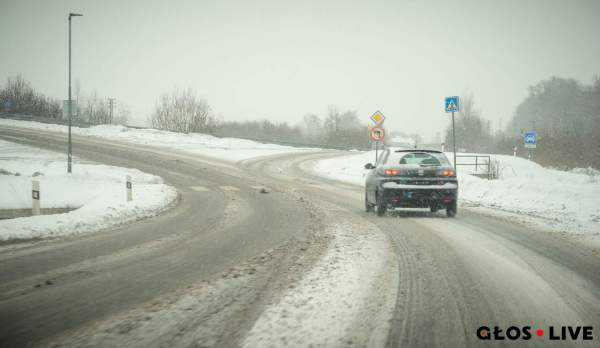 Image RC: Śnieg i lód rozdają karty na drogach. Trudne warunki w całym kraju