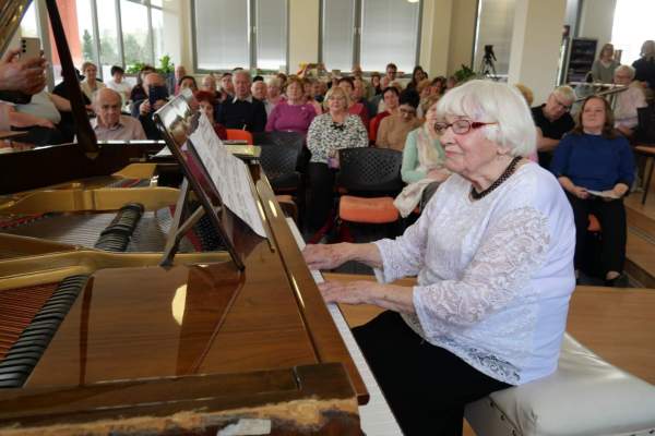 Image Karwina: Wanda Miech zagrała koncert na 97. urodziny