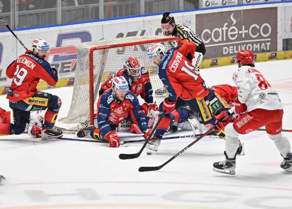 Image Meczbol dla Dynama. Pardubice - Trzyniec 2:1 w piątym meczu finałowym ekstraligi hokeja
