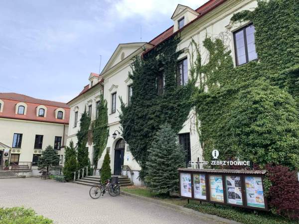 Image Podróże małe i duże Skałki: Błękitnym szlakiem, cz. 21: Pałac w Zebrzydowicach
