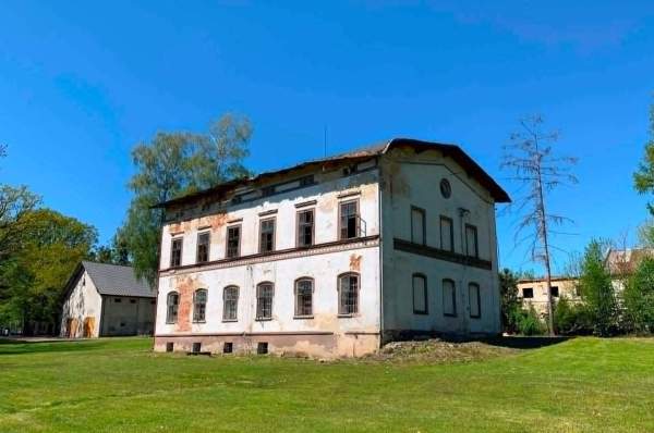 Image Podróże małe i duże Skałki: Błękitnym szlakiem, cz. 23. Folwark w Pruchnej