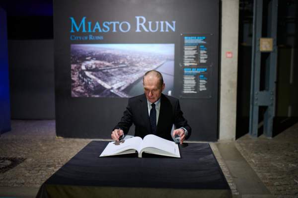 Image Andrzej Poczobut po raz pierwszy odwiedził Muzeum Powstania Warszawskiego