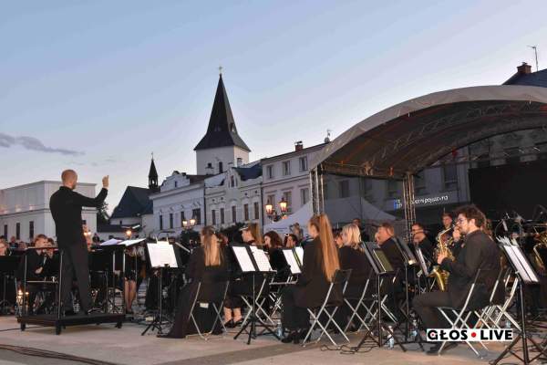 Image Karwina: orkiestra dęta zagrała „Władcę pierścieni” i „Gladiatora”