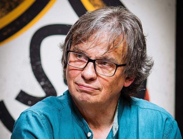 Image Wielki talent miesza się z wpływem historii i ludzkimi słabościami