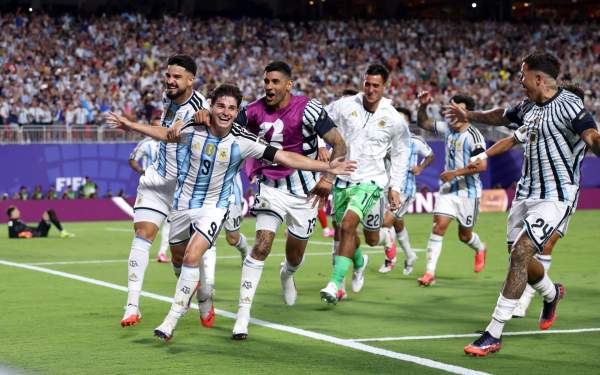 Image Mundial: awans Argentyny i Anglii po dogrywkach. W środę zmierzą się w półfinale 