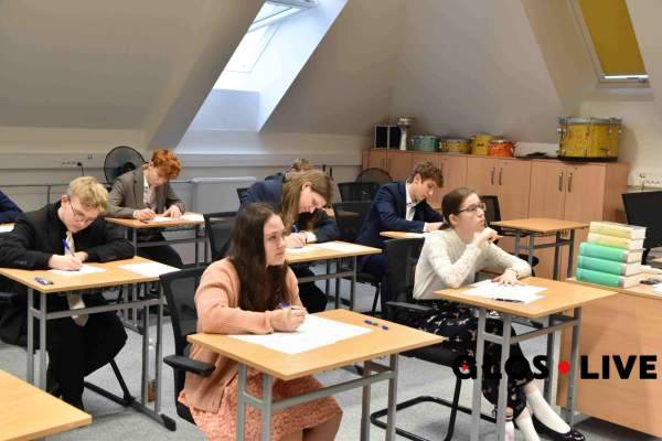 Image Minister: wystarczy świadectwo maturalne szkoły polskiej