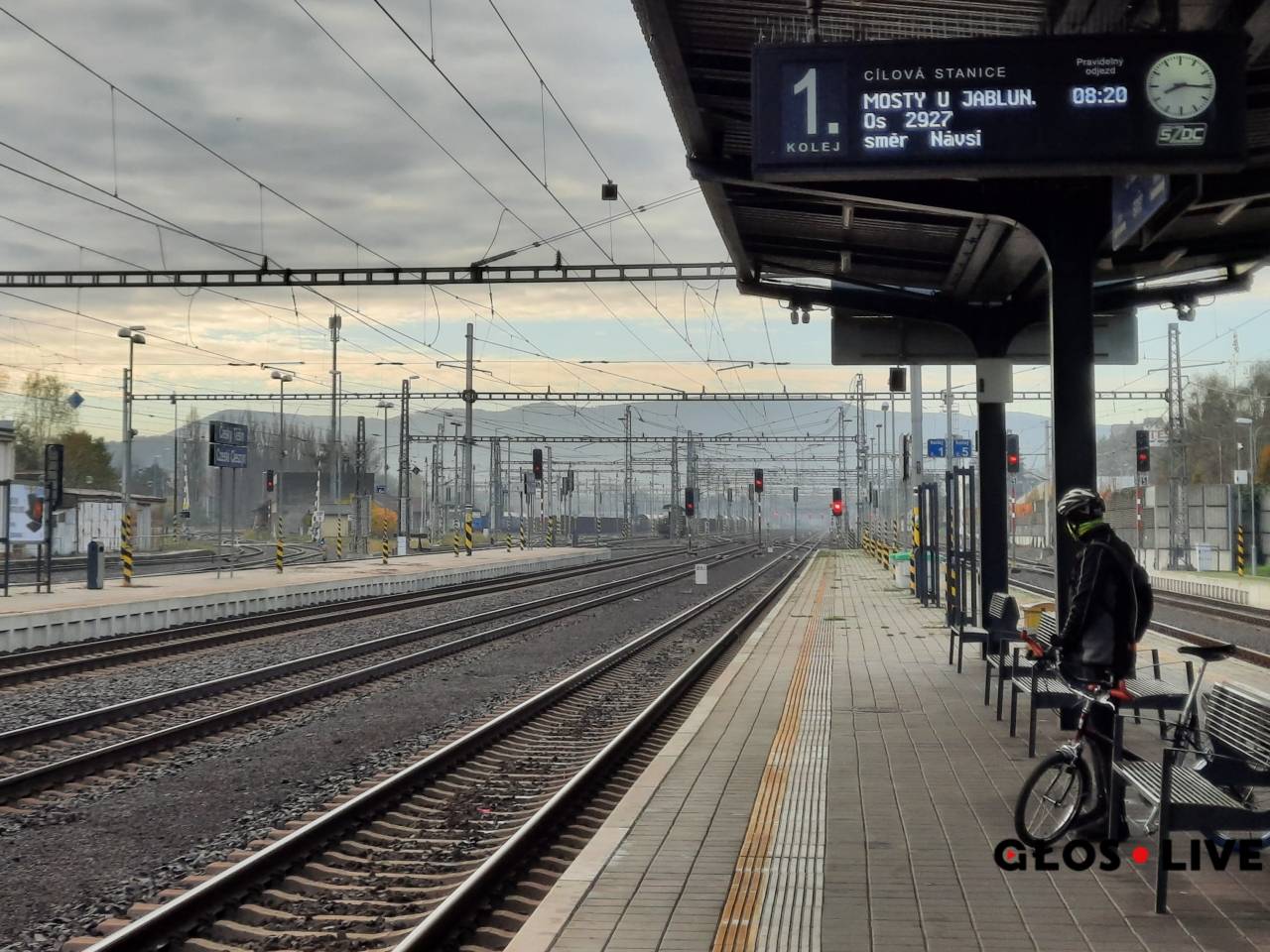 Img Pięć minut przed odjazdem peron w Czeskim Cieszynie jest jeszcze prawie pusty. Fot. BEATA SCHÖNWALD