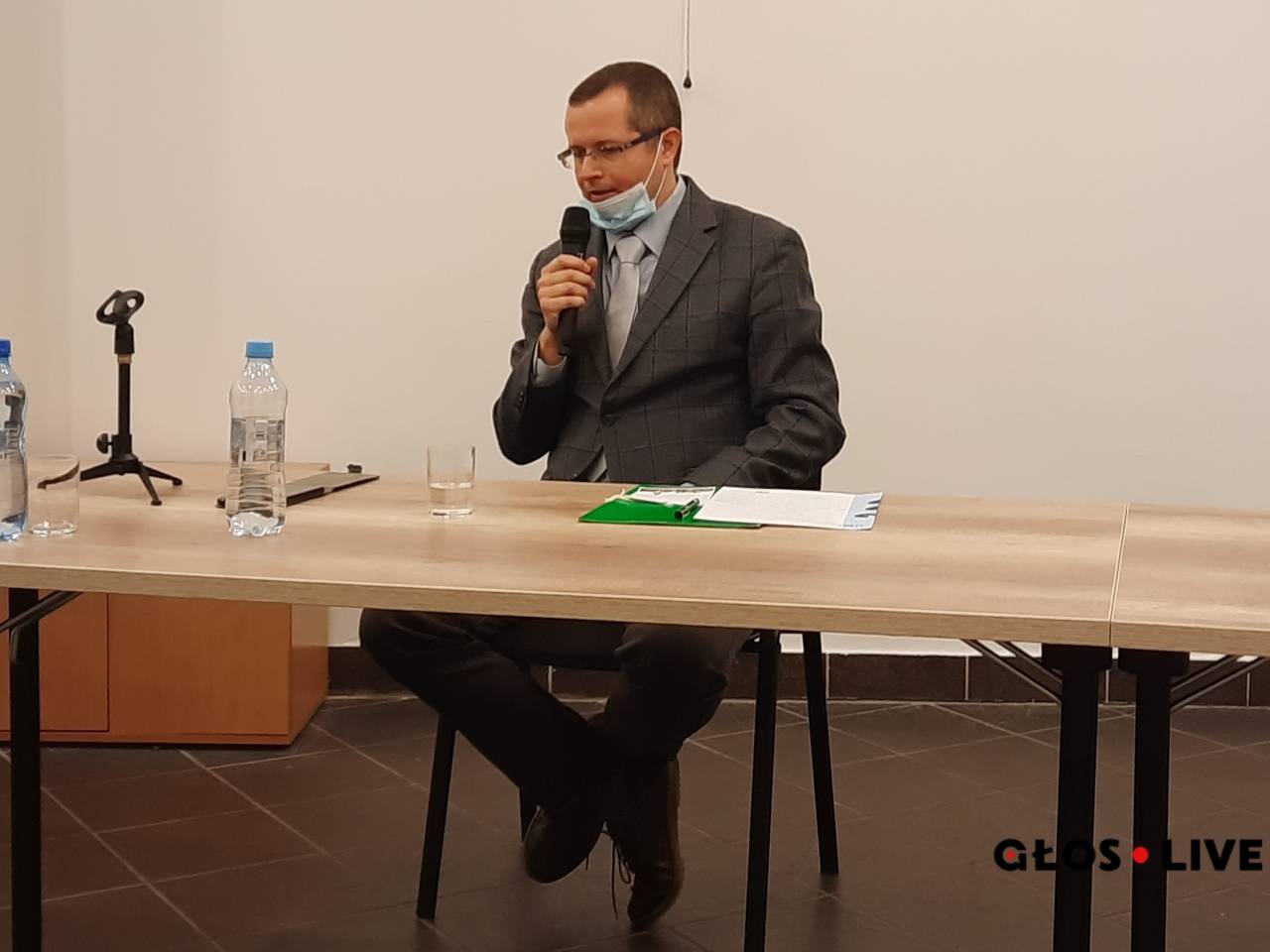 Img Grzegorz Gąsior na październikowym spotkaniu w Książnicy Cieszyńskiej. Fot. BEATA SCHÖNWALD