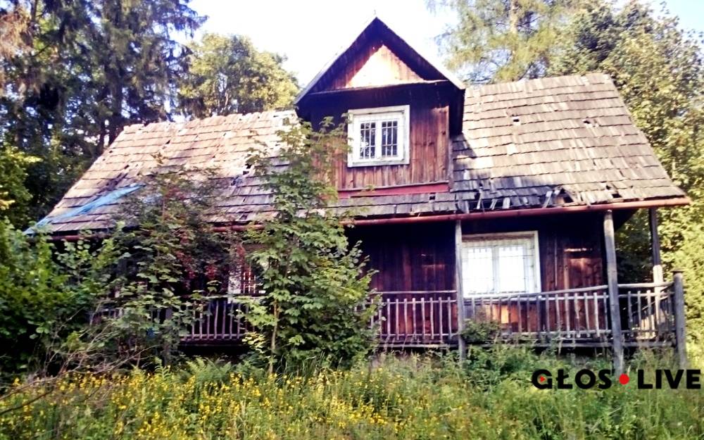 Img Tak wygląda chata w lesie, w której Marek Sikora zameldował osoby z długami. Fot. Prywatne archiwum